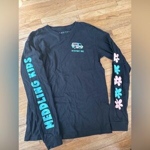 BoxLunch Scooby doo mystery Inc small black long sleeve “meddling kids” shirt